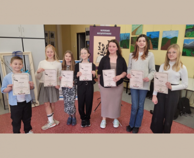 Recytatorskie zmagania uczniów klas IV-VIII w Trójce